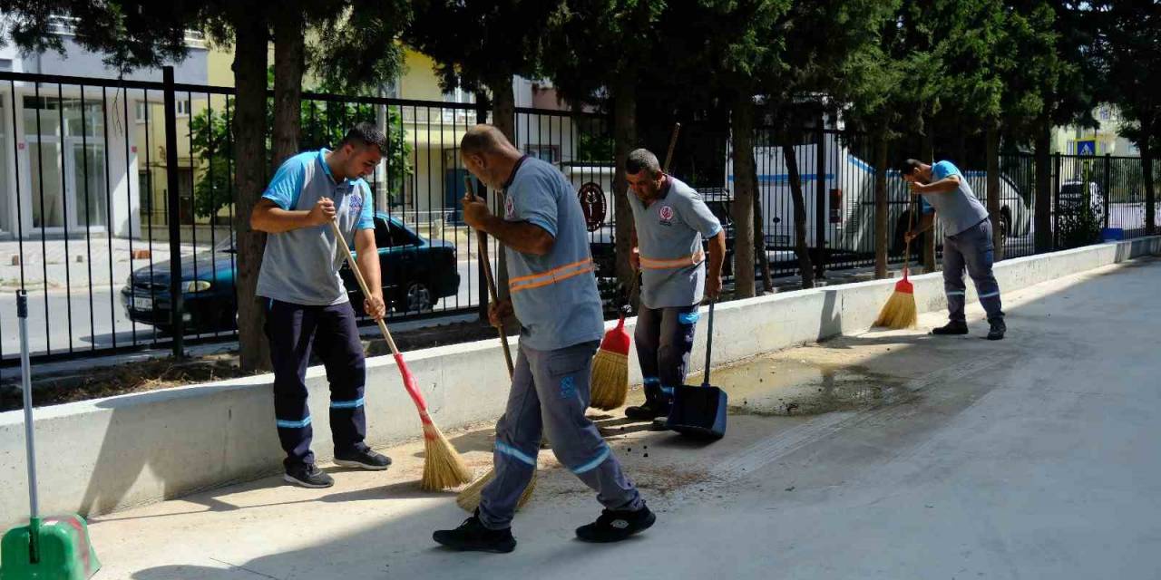 Altıeylül’de Okullarda Temizlik Seferberliği