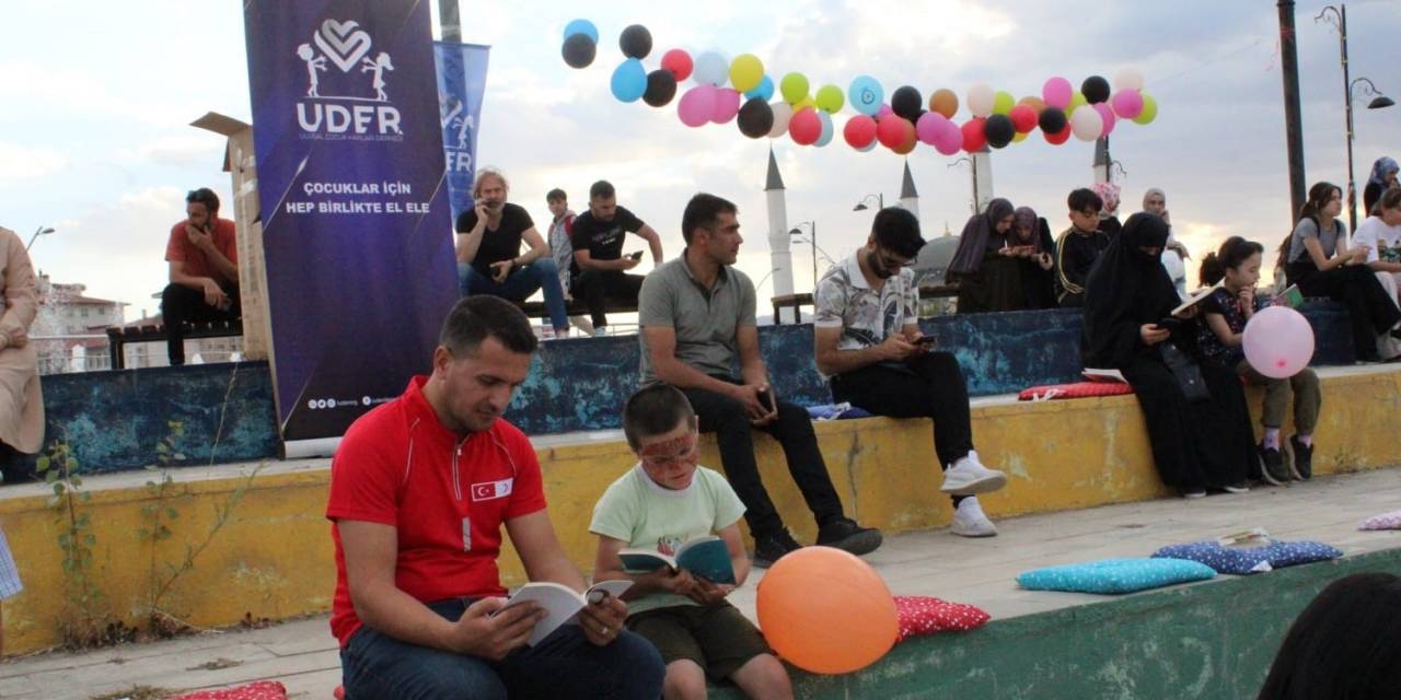 Ağrı’da Çocuklar Kitap Okuma Günü’nü Kutladı