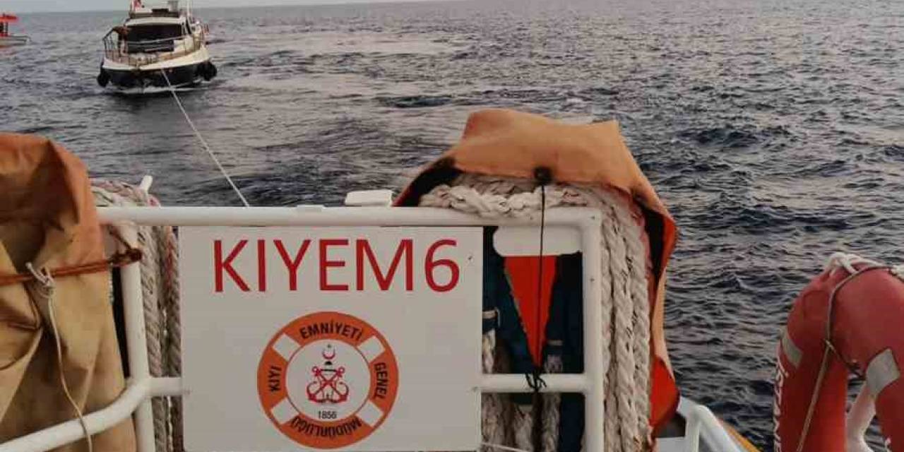 Açık Denizde Yanan Tekneyi Kıyem Ekipleri Söndürdü
