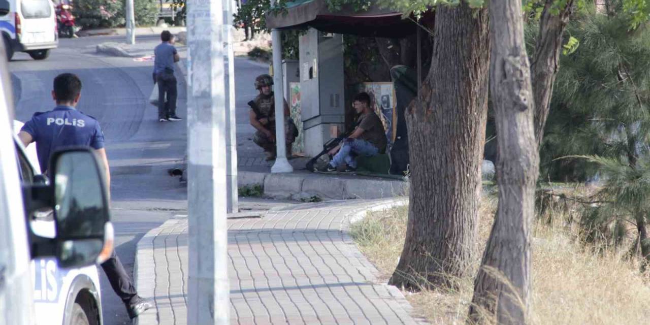Bekçiyi Vuran Saldırgan Yakalanacağını Anlayınca Tüfeği Başına Dayadı