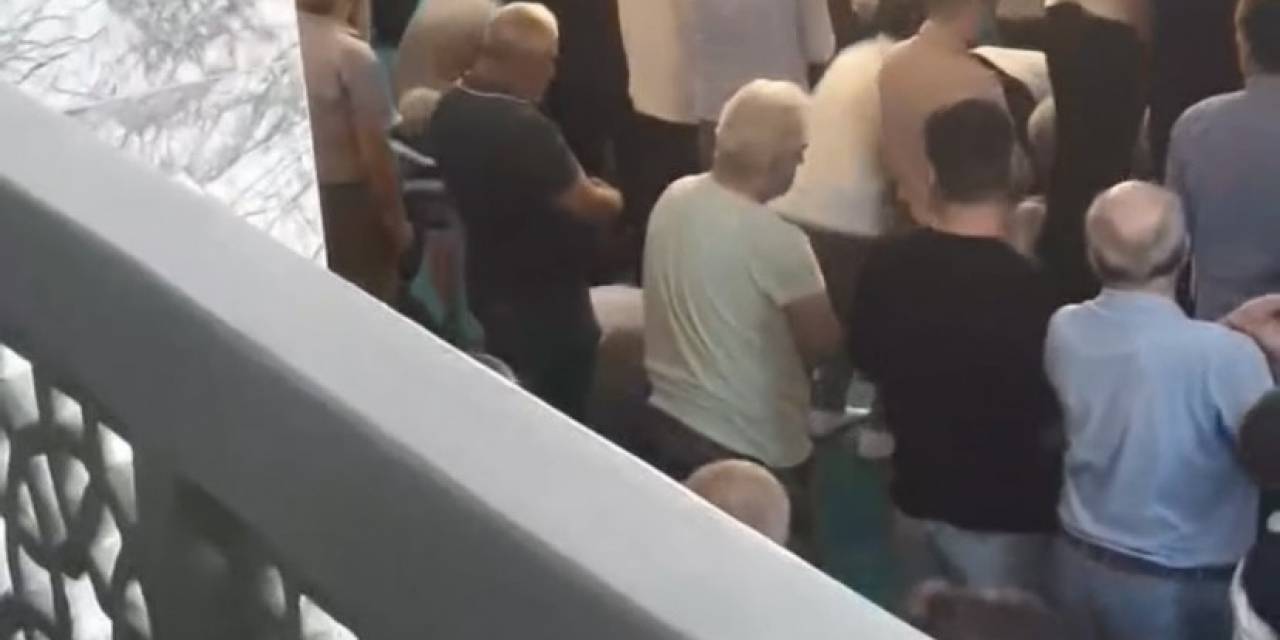 Pendik’te ’cuma Namazında Tokat Attın’ Kavgası