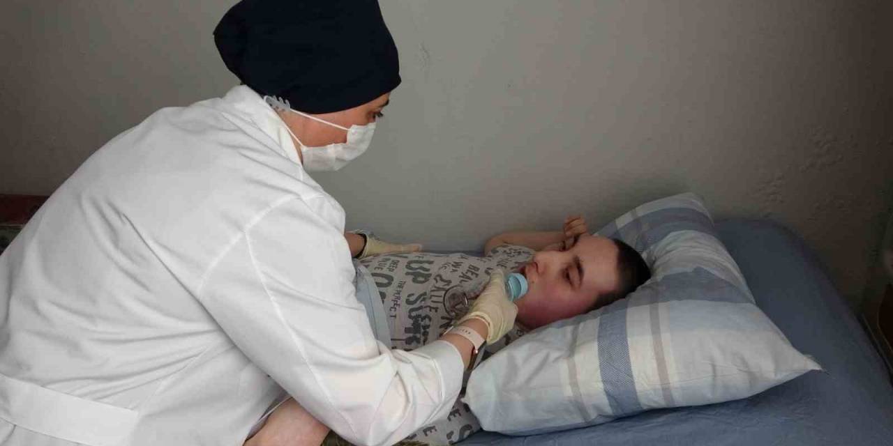 Başkan Şadi Yazıcı’dan Doğuştan Yatalak İkizlere Anlamlı Ziyaret