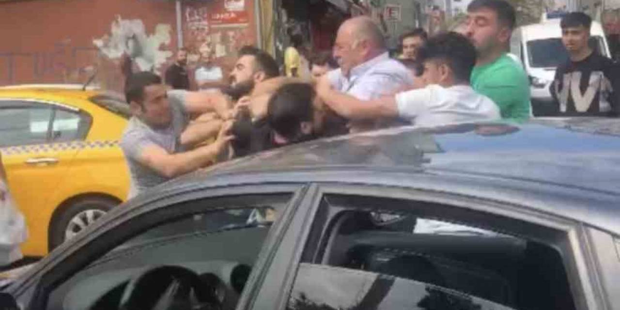 İstanbul’da Kaza Sonrası Kavga: Baba Ve Oğluna 7 Kişi Saldırdı
