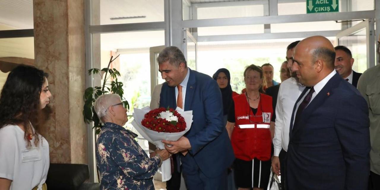 Vali Selçuk Aslan Huzurevi Sakinleri İle Buluştu