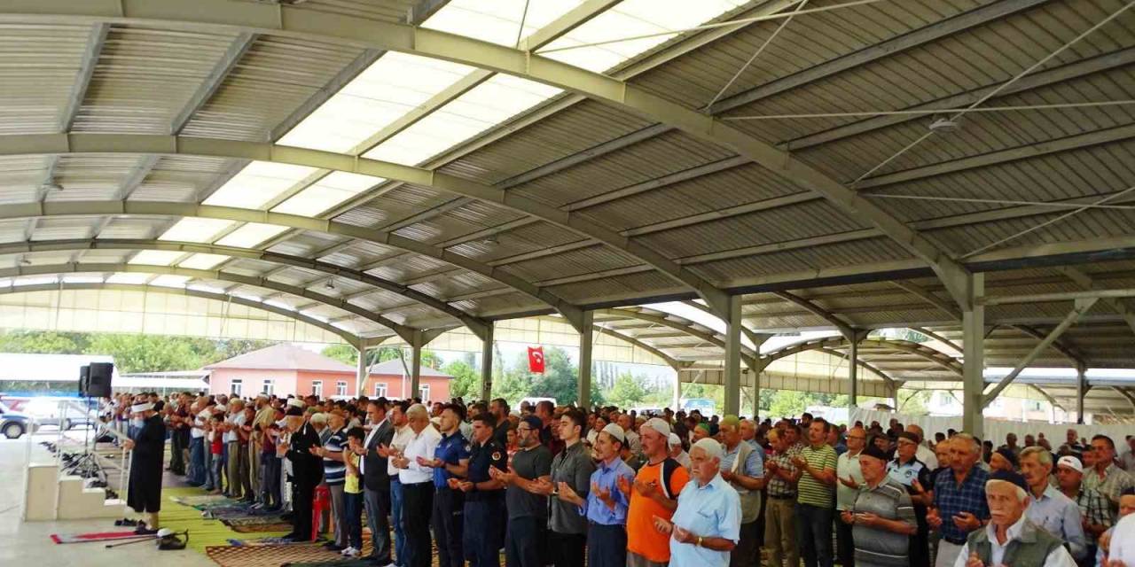 Hisarcık’ta Halk Şükür Duasına Çıktı