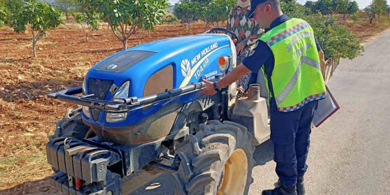 Jandarma, Karacasu’da Traktör Sürücülerine Eğitim Verdi