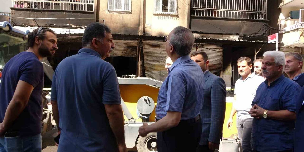 Diyarbakır Valisi, Patlama Yerinde İncelemelerde Bulundu
