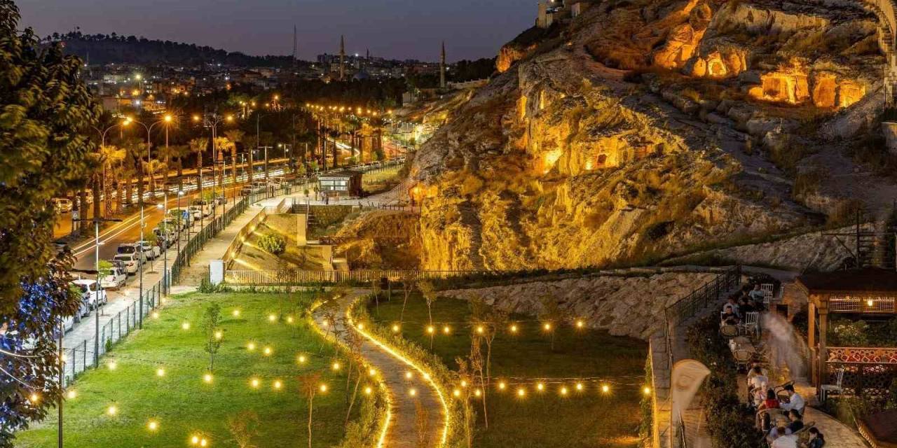 Kızılkoyun Nekropolü Ziyaretçilerin Uğrak Noktası Oldu