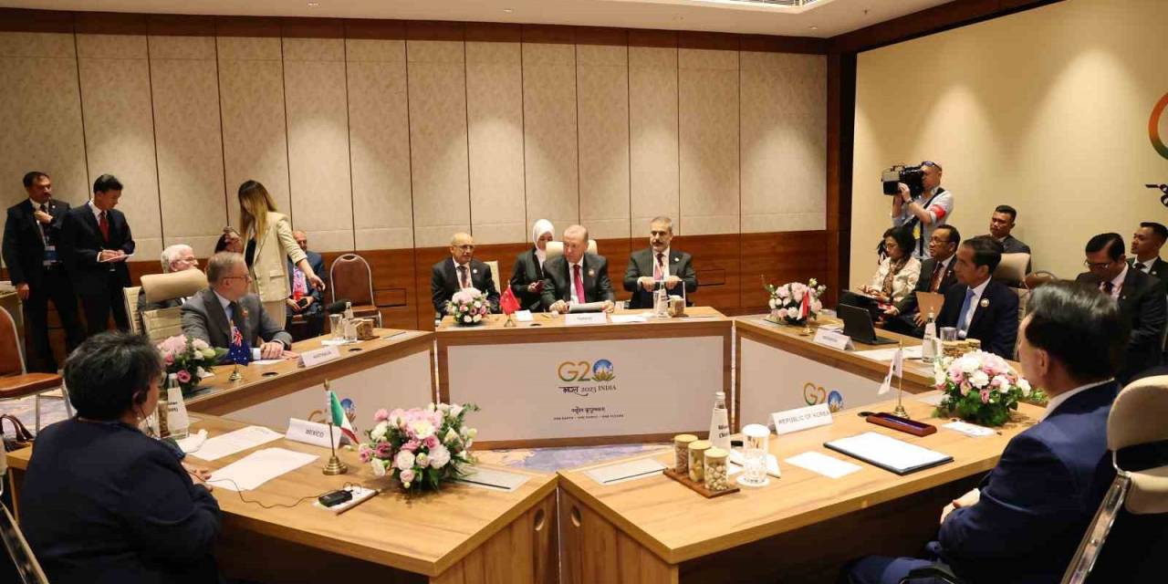 Cumhurbaşkanı Erdoğan, Mıkta Liderleriyle Bir Araya Geldi