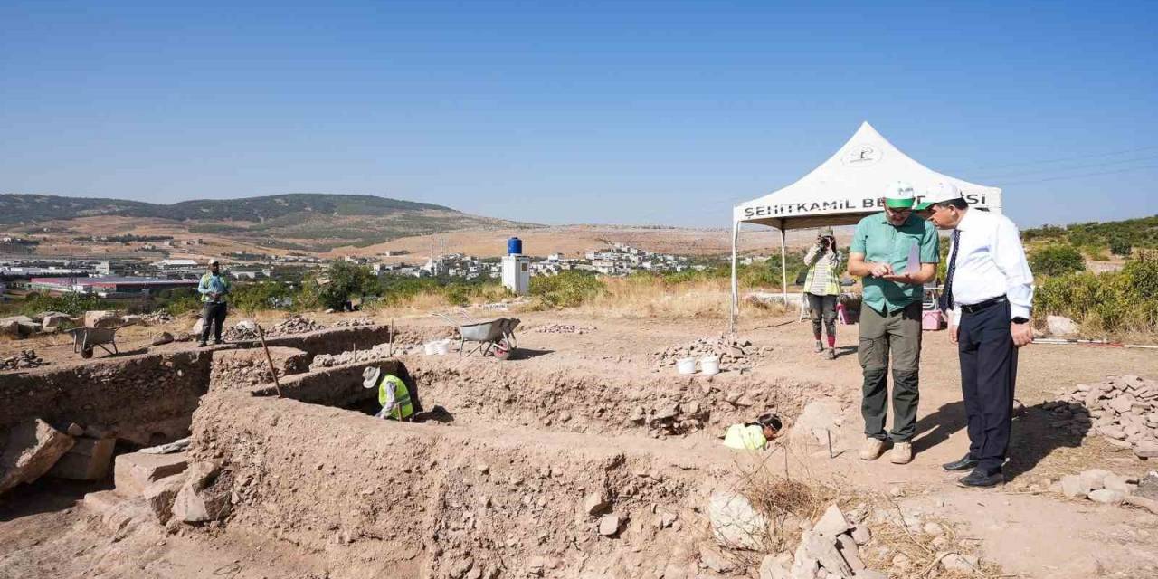 Fadıloğlu, Dülük Antik Kenti Keber Tepesi’nde İncelemede Bulundu