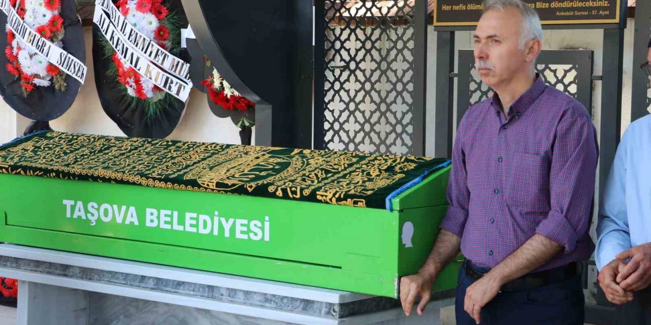 Taşova Belediye Başkanı Bayram Öztürk’ün Vefat Eden Oğlu Son Yolculuğuna Uğurlandı