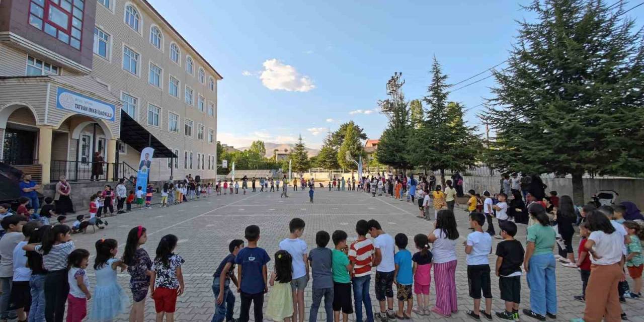Tatvan Belediyesinden “Çocuk Şenlikleri”