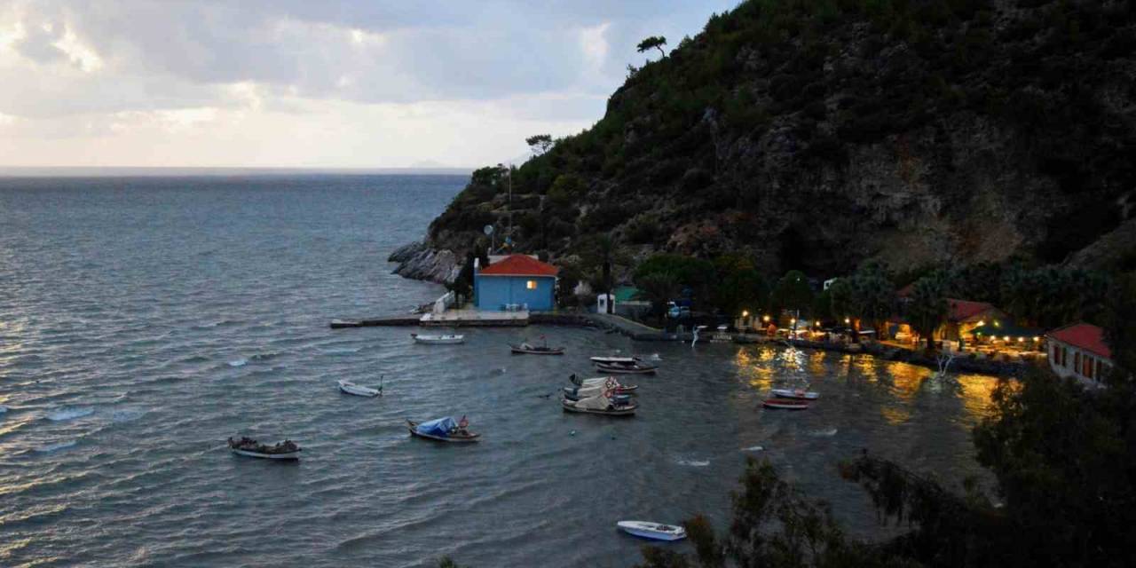 Söke’nin Karina Sahili’nde Açıkta Alkol Satışı Ve Servisi Yasaklandı