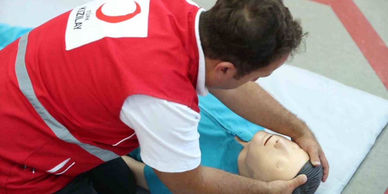 "dünya İlk Yardım Günü"nde Vatandaşlara Uygulamalı Olarak İlk Yardım Anlatıldı