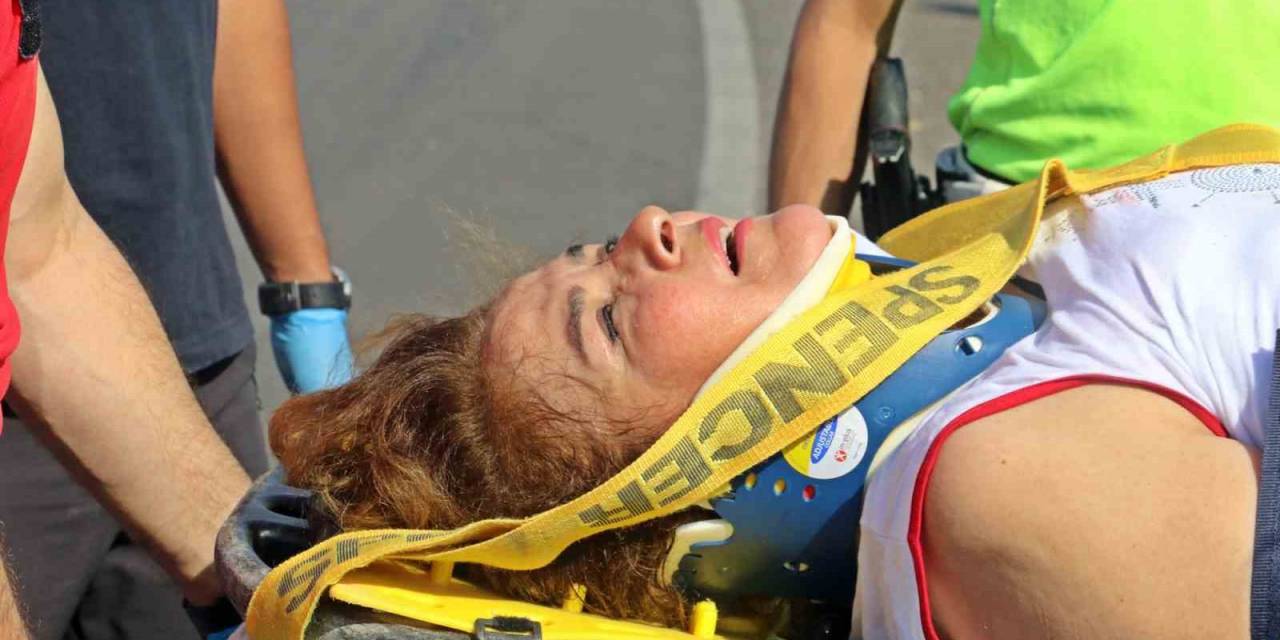 Virajı Alamayan Otomobil Takla Atıp Uçuruma Yuvarlandı, Sıkışan Araçtan Çıkartılan Kadın Acı İçinde Kıvrandı