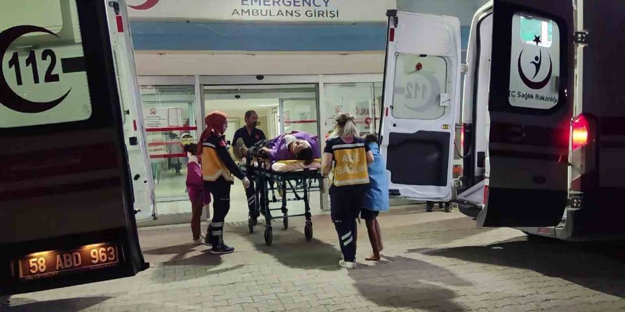 Sivas’ta İki Otomobil Çarpıştı: 2’si Çocuk 7 Yaralı