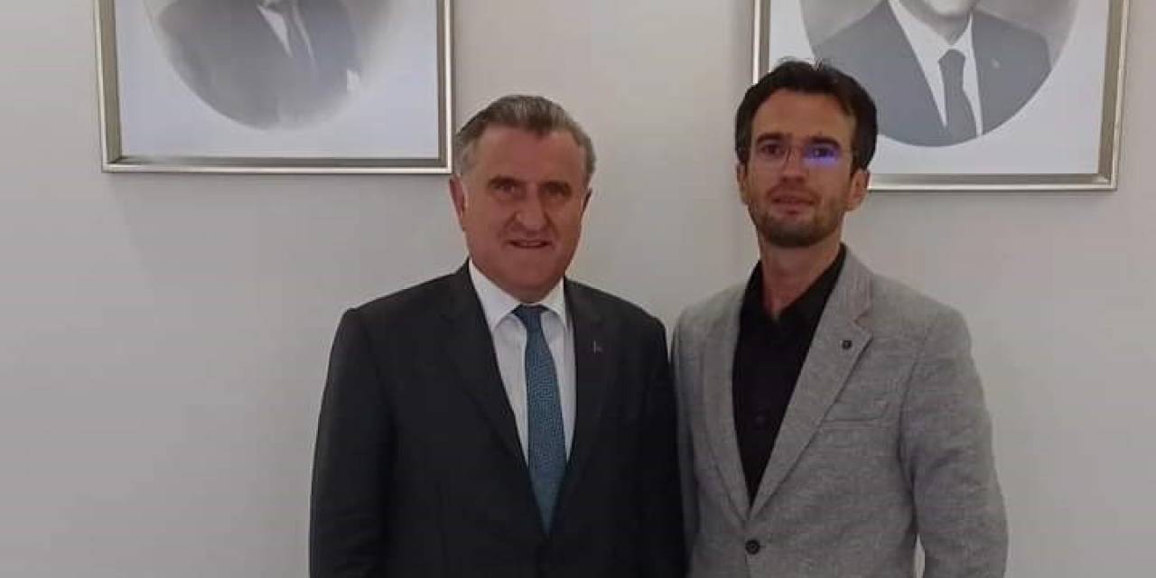 Beldesine Yapılması Planlanan Sentetik Futbol Saha İçin Bakan’dan Destek Sözü Aldı