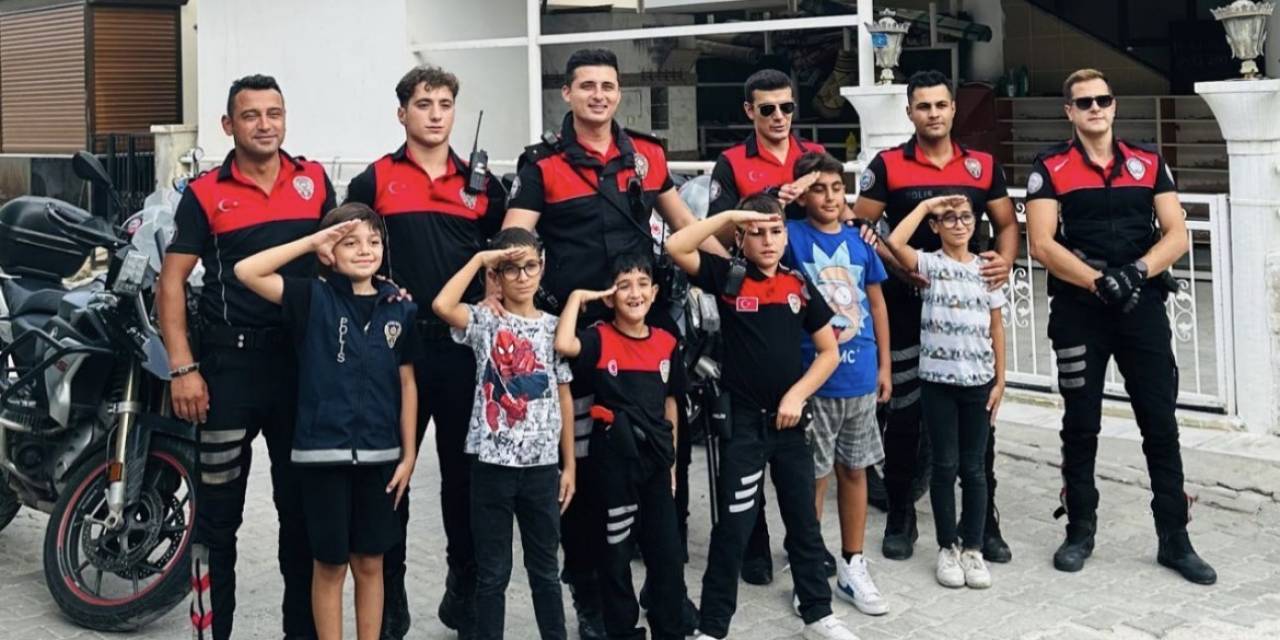 İzmir’de Renkli Görüntüler: Çevirme Yapan Miniklere Polisten Sürpriz