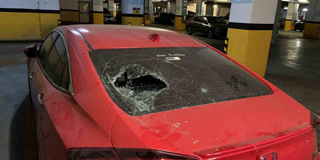Bayrampaşa’da İspark Otoparkında Araçlara Taşlı Saldırı: 15 Aracın Camını Taşla Kırıp Kaçtılar