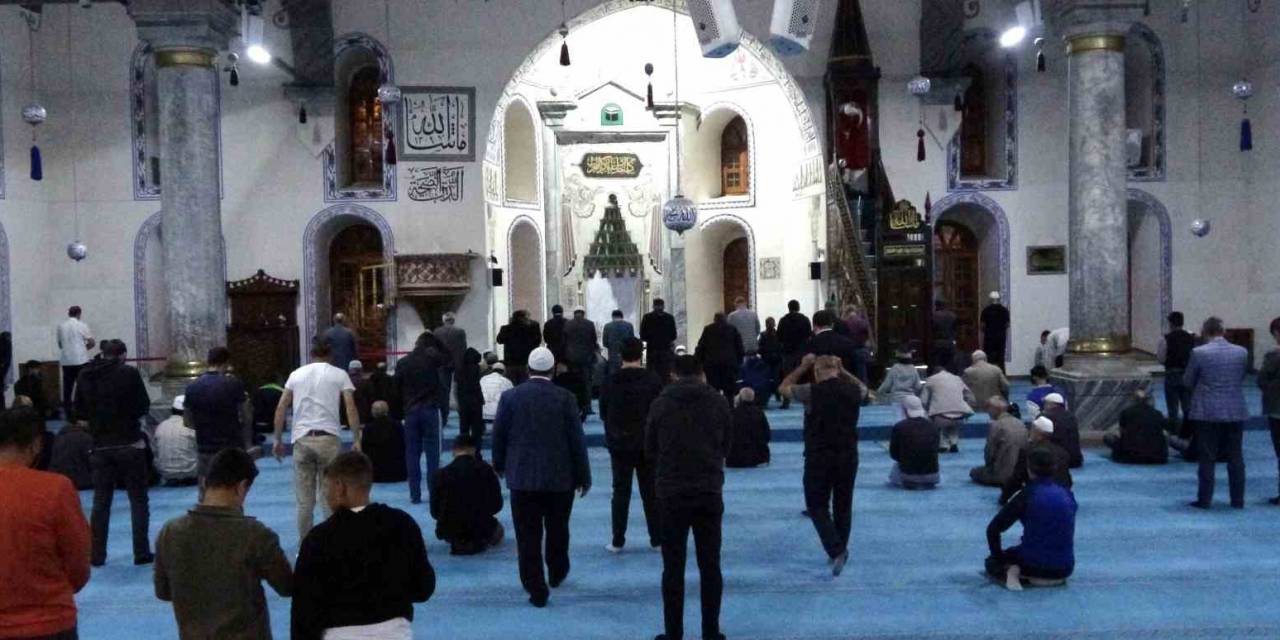 Kütahya’da Gençler Ve Aileler Sabah Namazında Buluştu