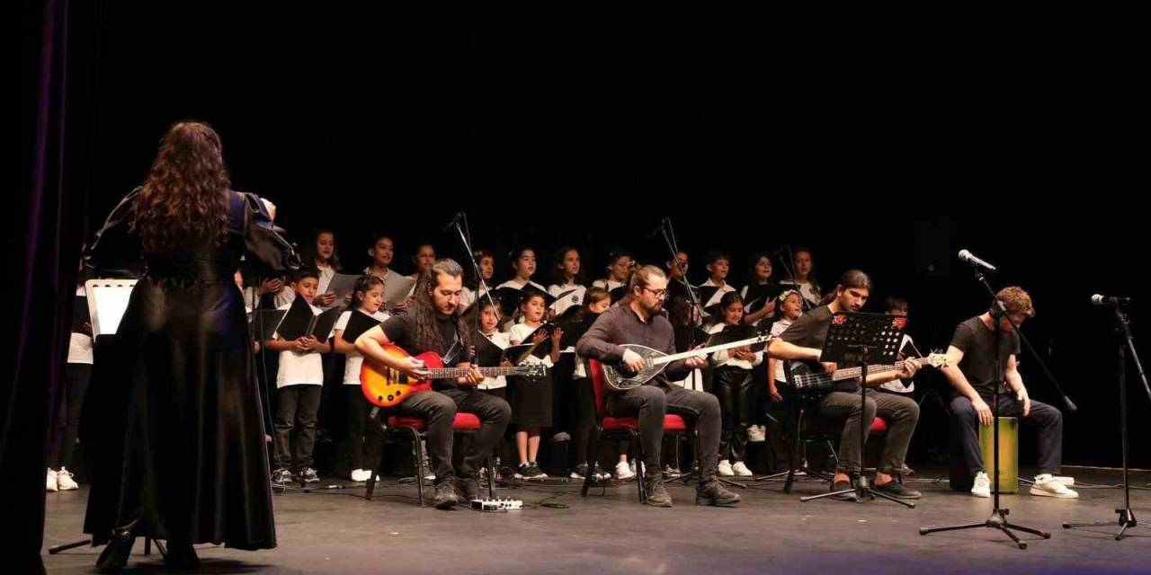 Esenler’de "sanatatil Yaz Okulu"na Görkemli Kapanış