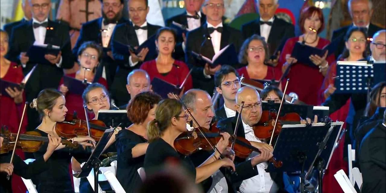 100’üncü Yıl Marşı Bin 71 Kişilik Dev Senfoni Orkestrası İle İlan Edildi