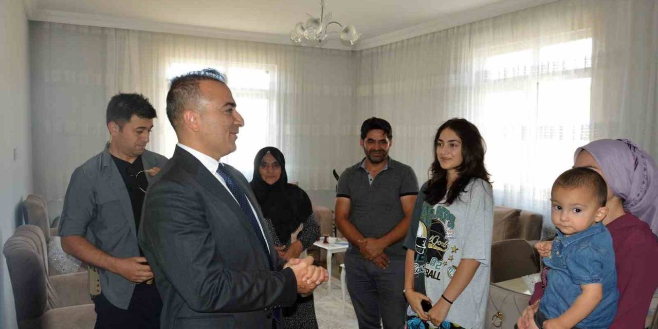 Vali Çiçek Şehit Ailesini Ziyaret Etti