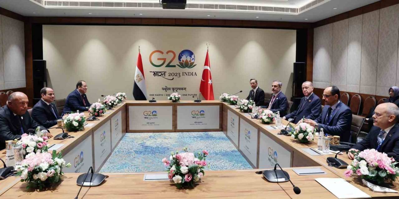 Cumhurbaşkanı Erdoğan, Mısır Cumhurbaşkanı Sisi İle Görüştü