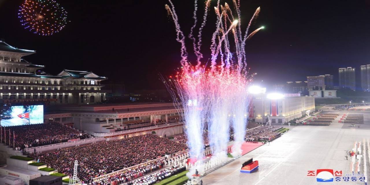 Kuzey Kore 75. Kuruluş Yıl Dönümünü Askeri Geçit Töreniyle Kutladı