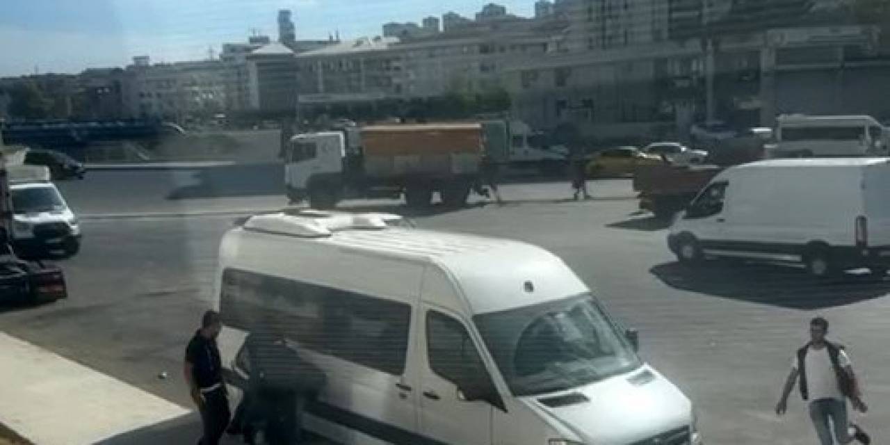 Sokak Ortasında Kadına Saldırdı, Polis Kıskıvrak Yakaladı