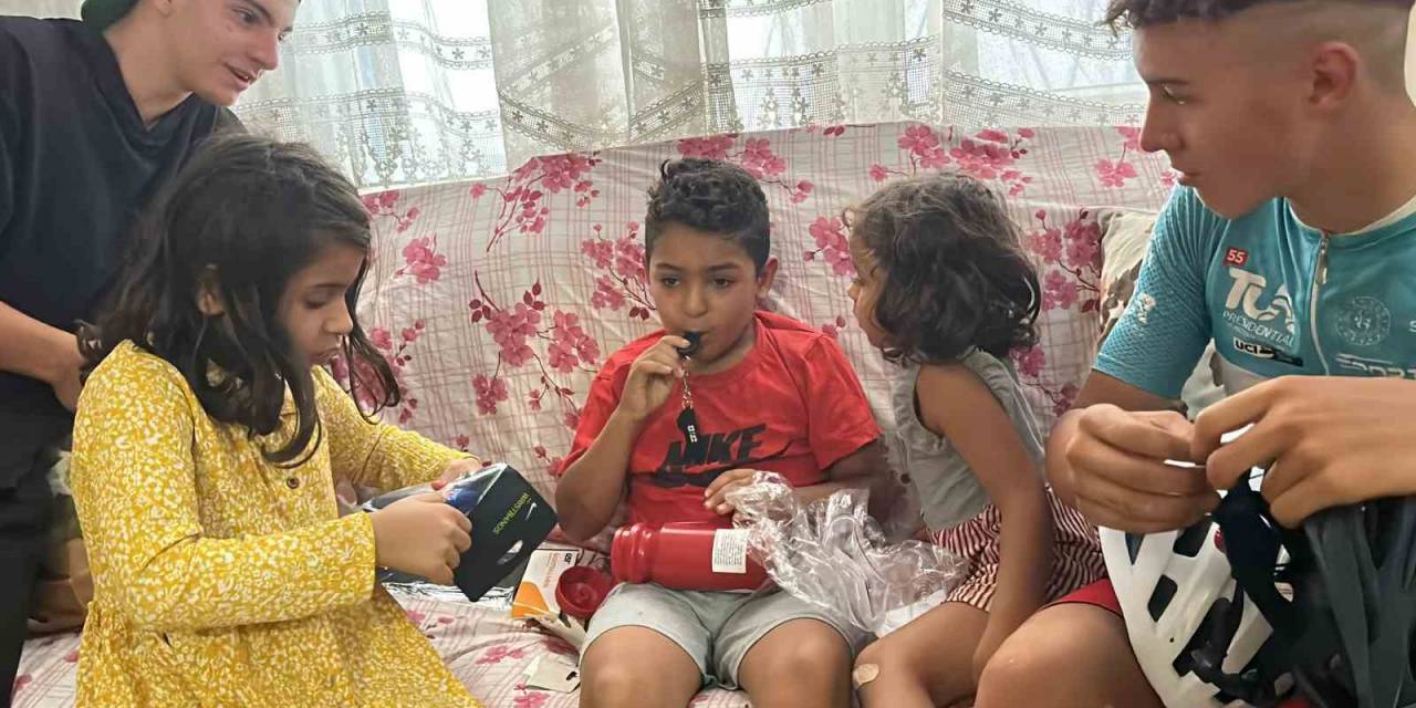 Bisikletiyle Üst Geçitten Düşen Çocuğun Yüzünü Güldüren Sürpriz