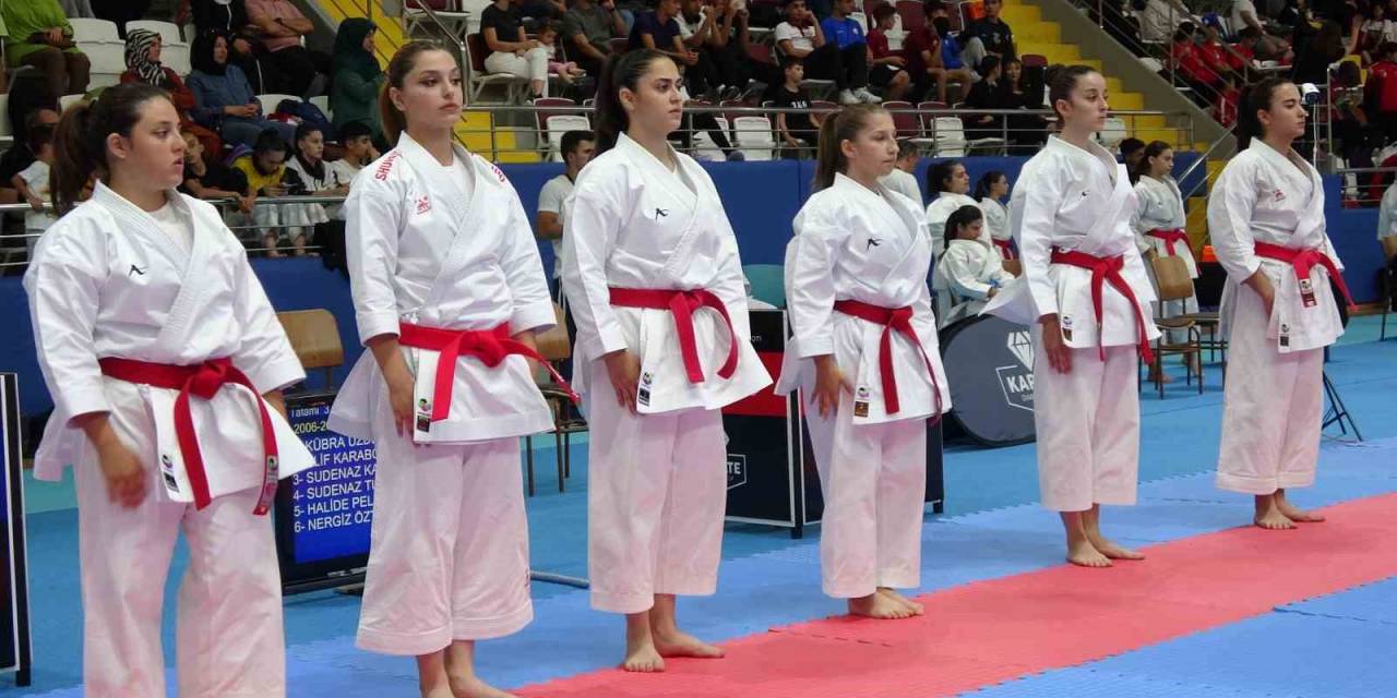Tavşanlı’da Karate Turnuvası