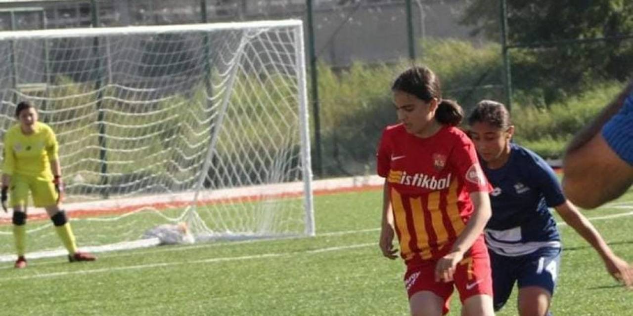 Develili Ayşegül Aydın U15 Milli Takıma Seçildi