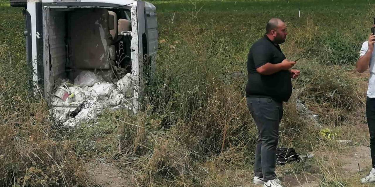 Hafif Ticari Araç Devrildi: 5 Yaralı