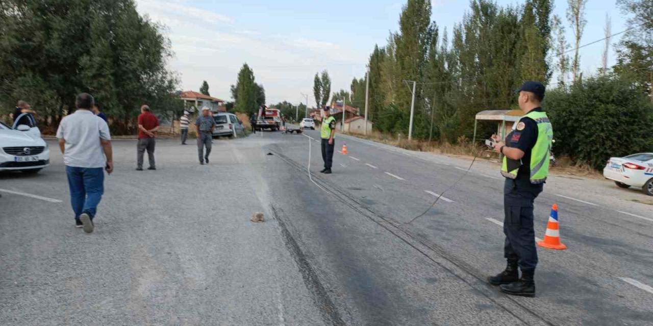 Şuhut’ta Otomobille Motosiklet Çarpıştı: 1 Yaralı