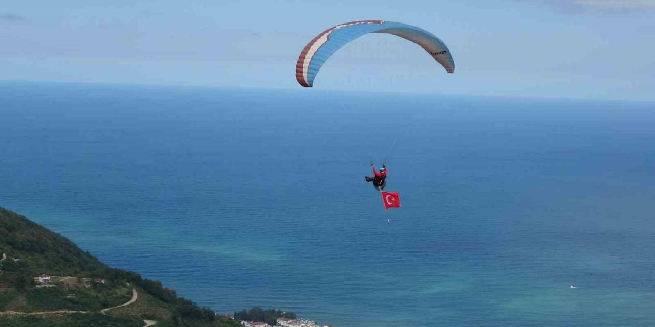 Ordu Semaları Yamaç Paraşütleri İle Renklendi