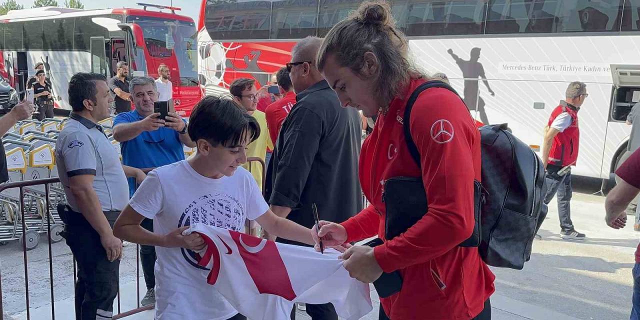 A Milli Takım, Hollanda’ya Hareket Etti