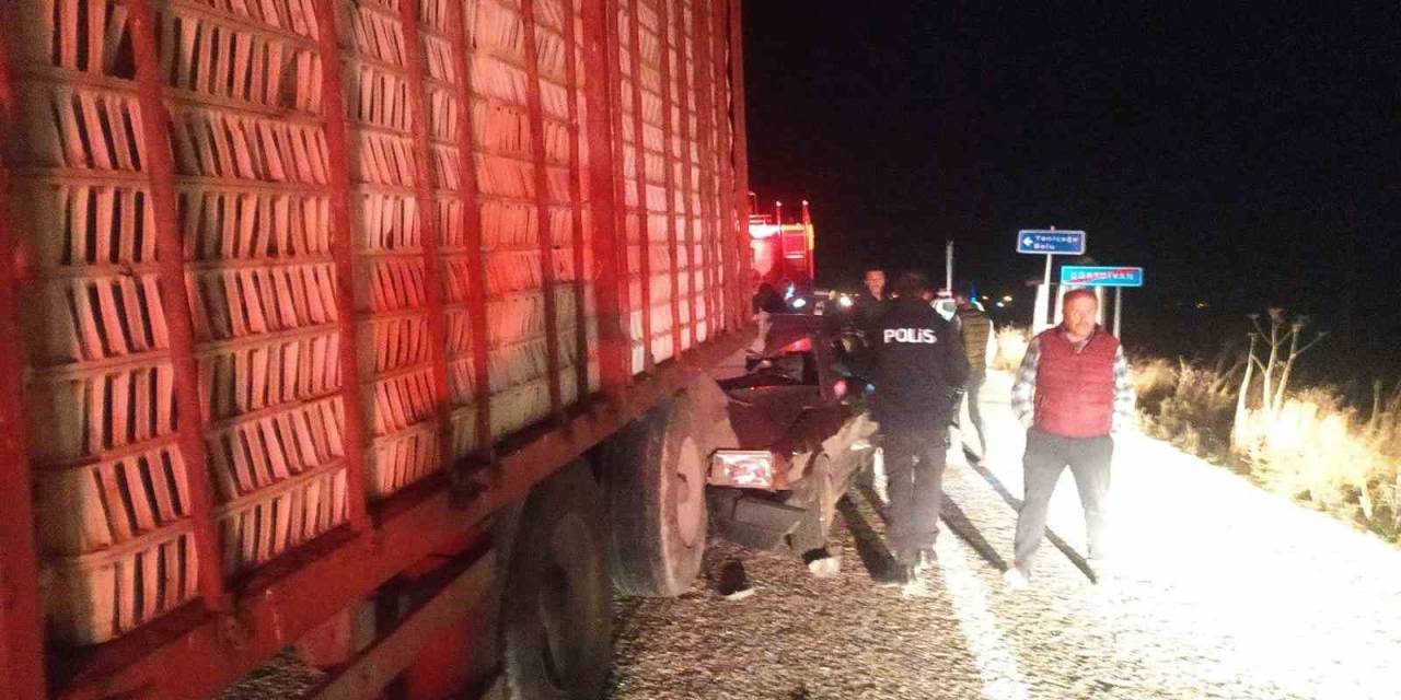 Arıza Yapan Tıra Arkadan Çarptı: 4’ü Çocuk 6 Yaralı