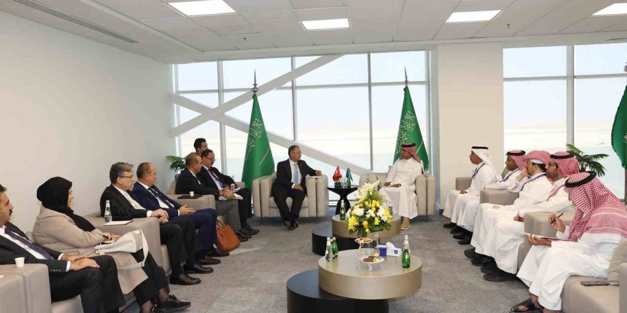 Bakan Özhaseki, Suudi Arabistan Belediye, Kırsal İşler Ve Konut Bakanı Al Hogail İle Bir Araya Geldi