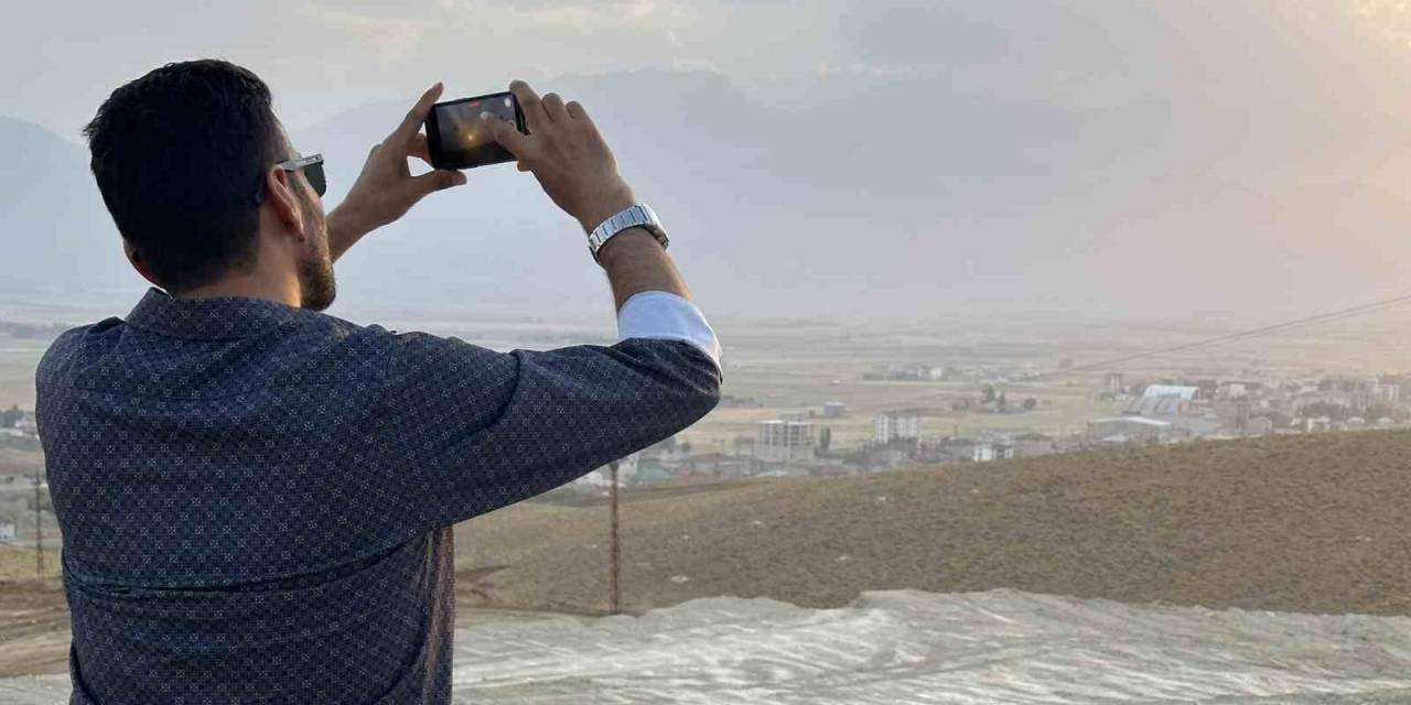 Yüksekova’da Dağlar Toz Bulutunda Kayboldu