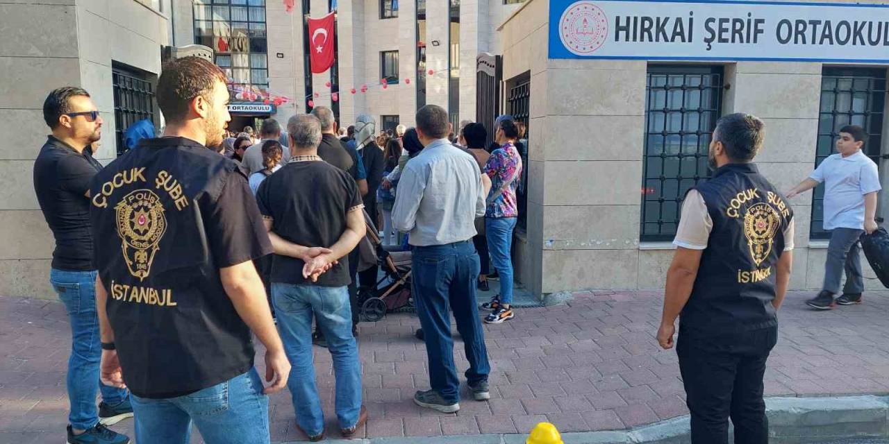 Fatih’te Okul Önünde Denetim