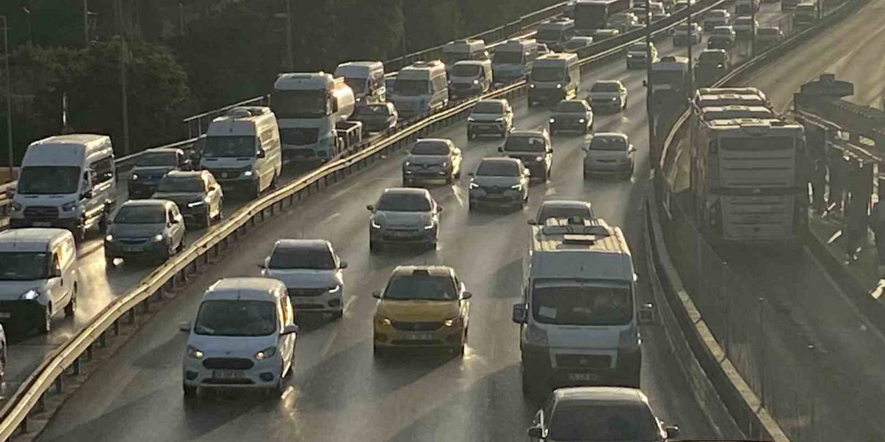 İstanbul’da Okulların Açılmasıyla Trafik Yoğunluğu Arttı