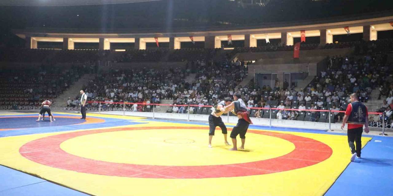 Enkaz Kent Hatay’da 7 Ülkeden 53 Sporcu, Depremzedelere Moral Olsun Diye Er Meydanına Çıktı