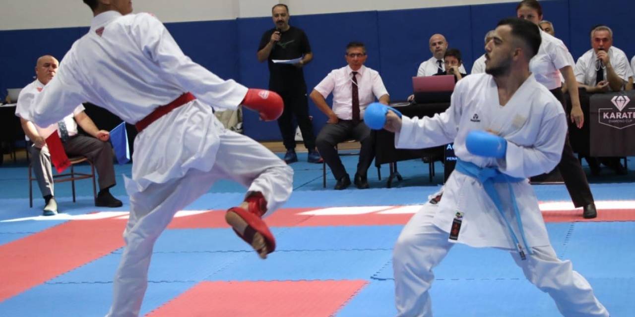 Tavşanlı’da Düzenlenen Karate Turnuvası Ödül Töreni İle Sona Erdi