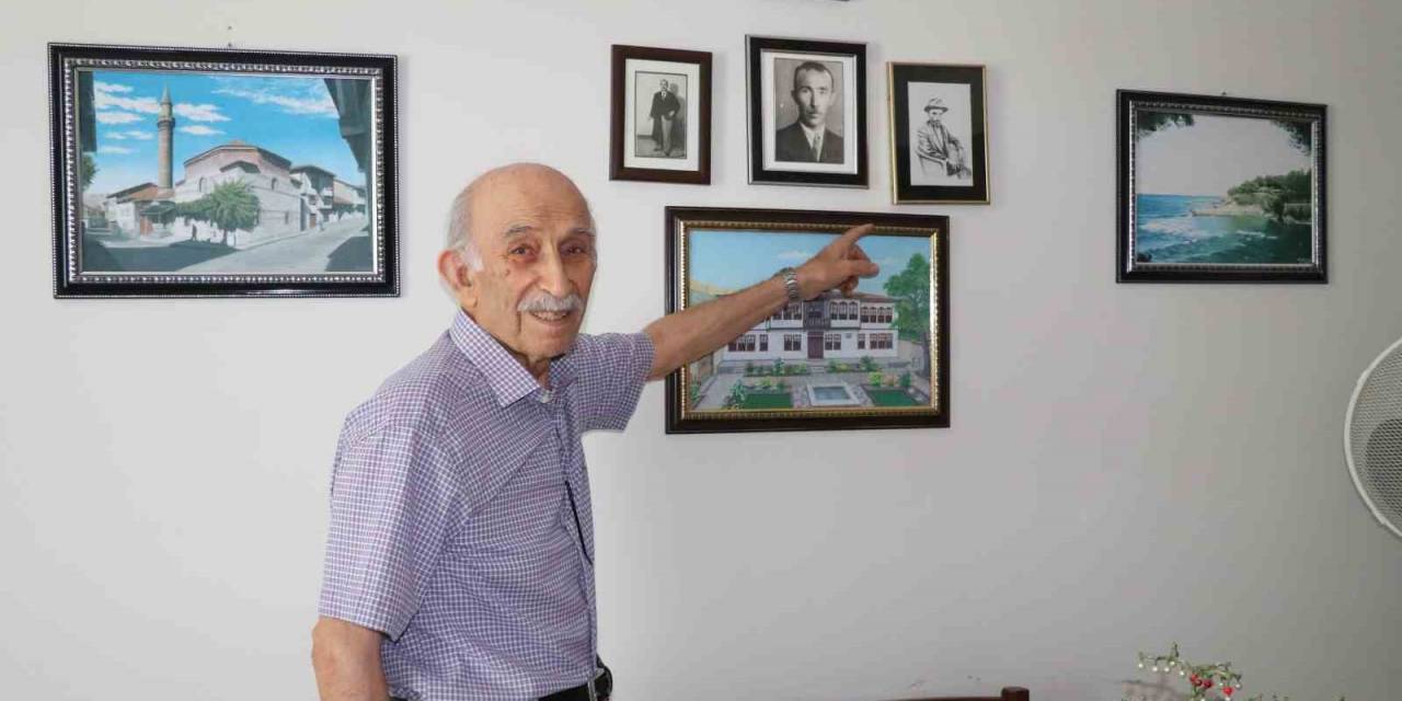 89 Yaşındaki Resim Aşığı 23 Yıl Boyunca Yaptığı Resimleri Evinde Sergiliyor