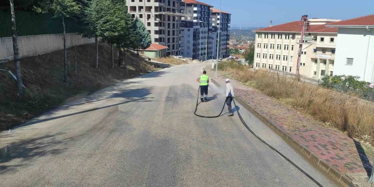 Okul Bahçelerinde Temizlik Ve Yıkama Çalışması Yapıldı
