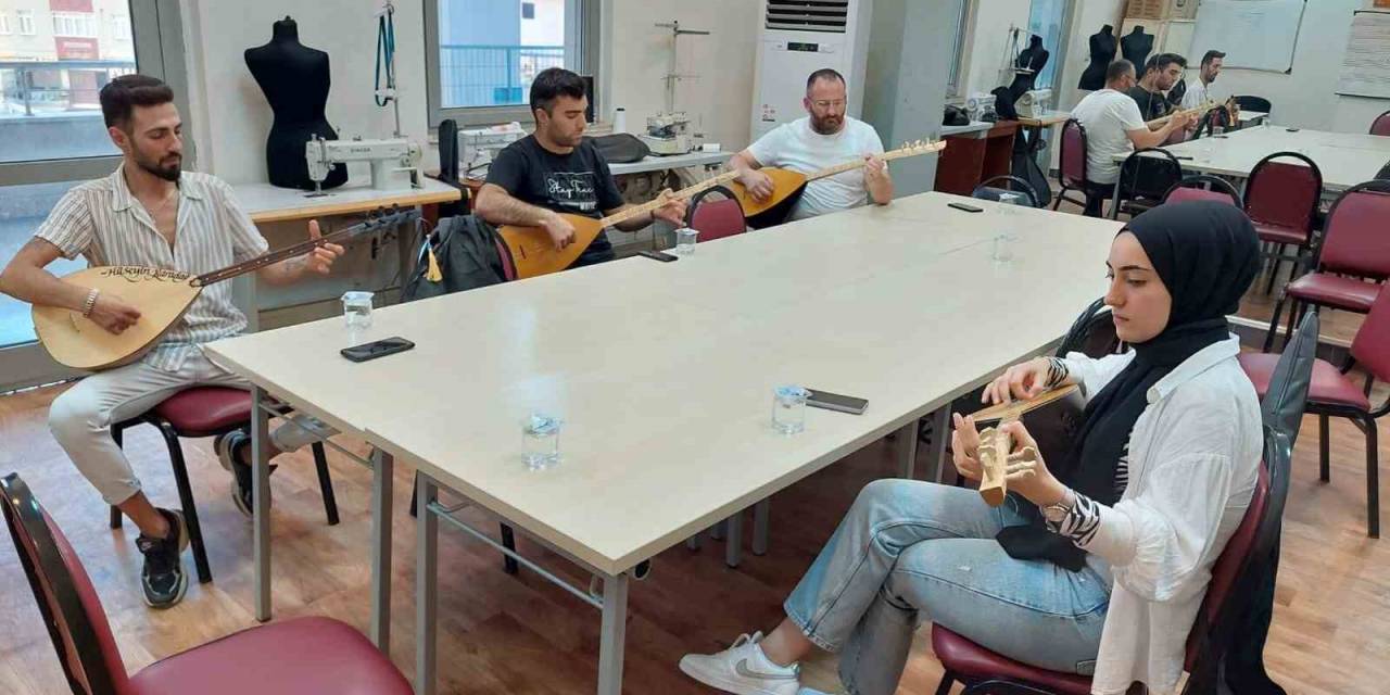 Dilovası’nda Bağlama Kursları Başlıyor