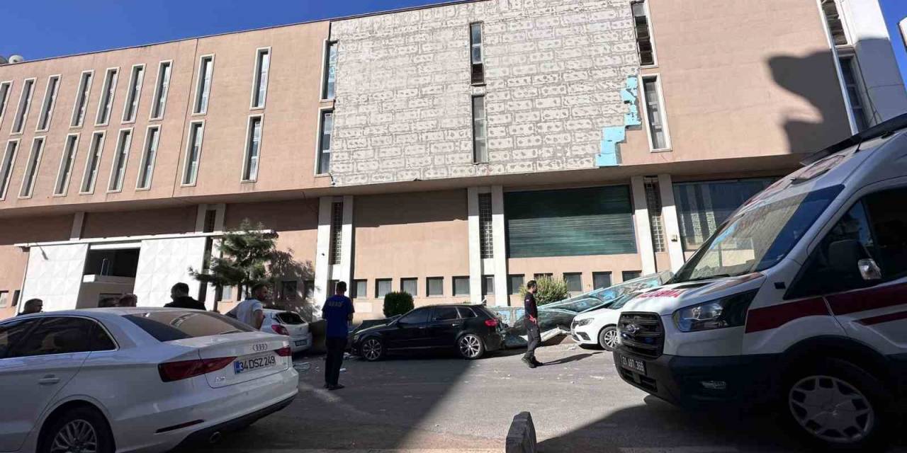 Diyarbakır’da Otomobillerin Üzerine Dış Cephe Kaplaması Düştü