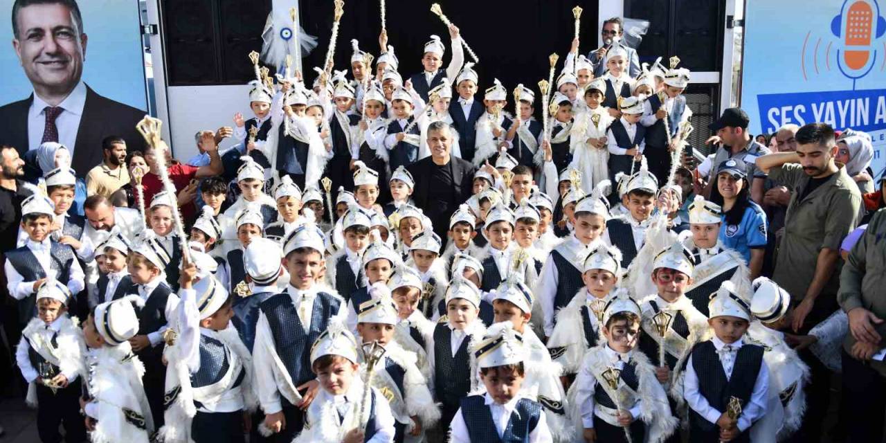 Esenyurtlu Minikler Sünnet Şöleni’nde Gönüllerince Eğlendi