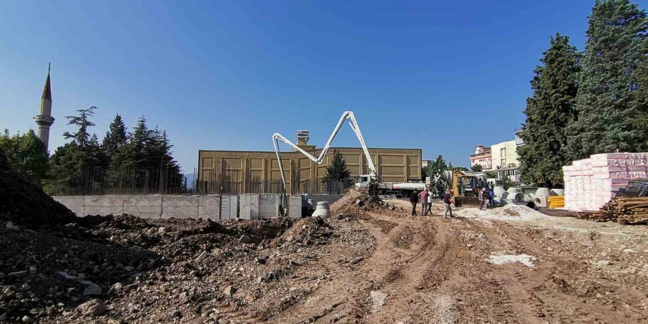 Gediz’de Kamu Binaları Hızla Yükseliyor